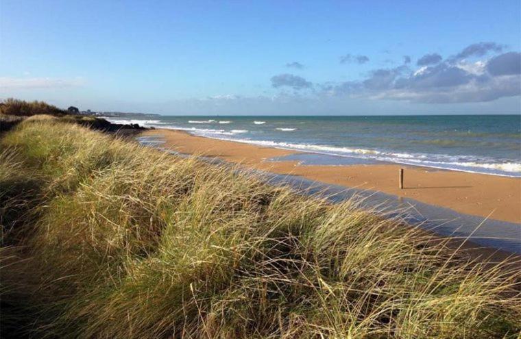 Les Pieds Dans L'Eau - Acces Direct A La Plage Bernières-sur-Mer Kültér fotó