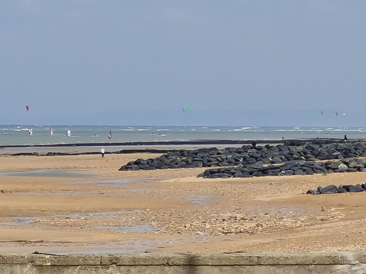 Les Pieds Dans L'Eau - Acces Direct A La Plage Bernières-sur-Mer Kültér fotó