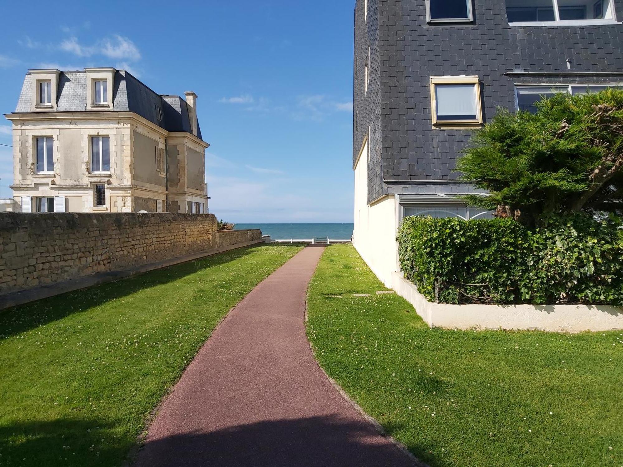 Les Pieds Dans L'Eau - Acces Direct A La Plage Bernières-sur-Mer Kültér fotó