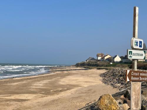 Les Pieds Dans L'Eau - Acces Direct A La Plage Bernières-sur-Mer Kültér fotó