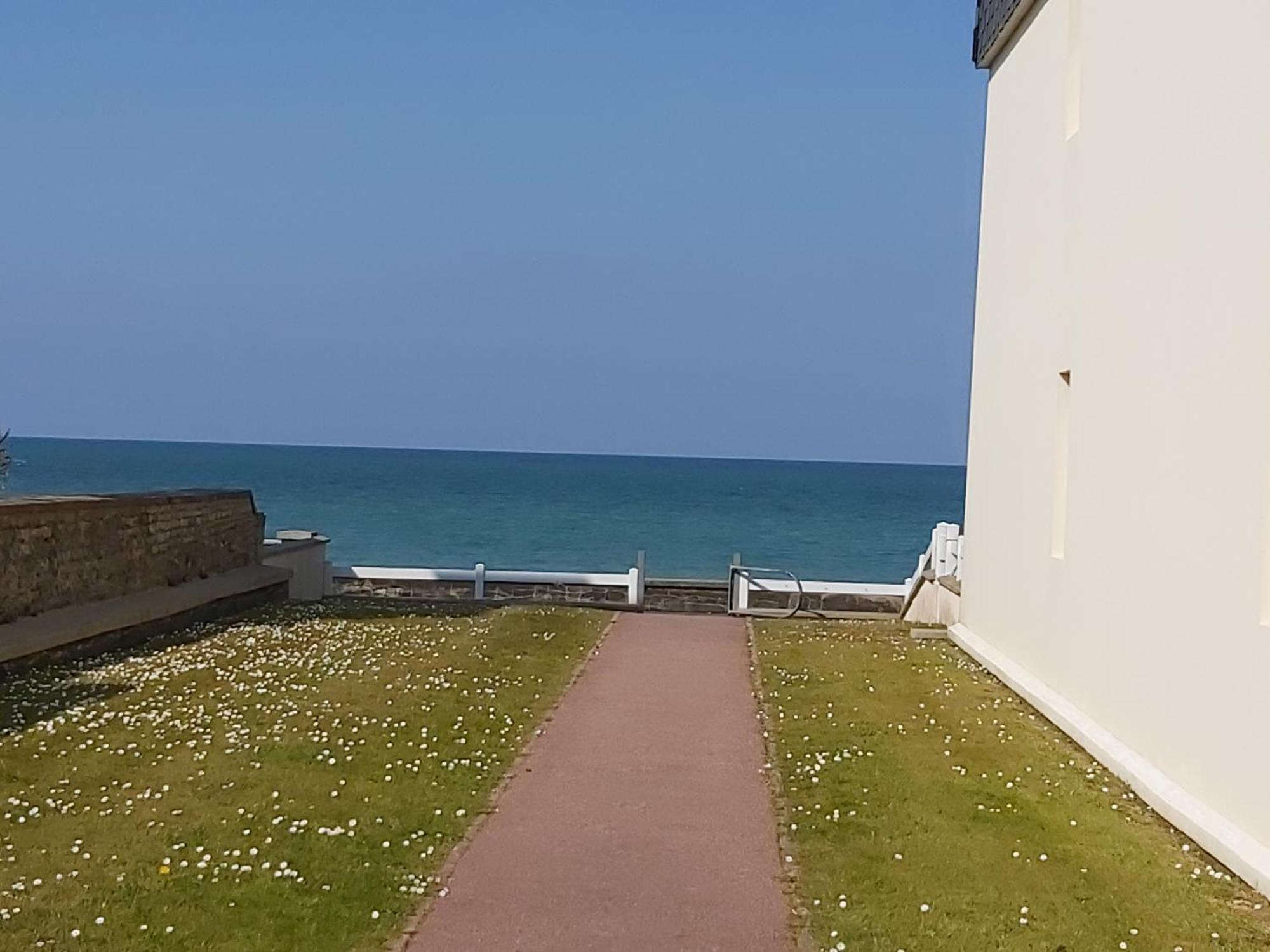 Les Pieds Dans L'Eau - Acces Direct A La Plage Bernières-sur-Mer Kültér fotó